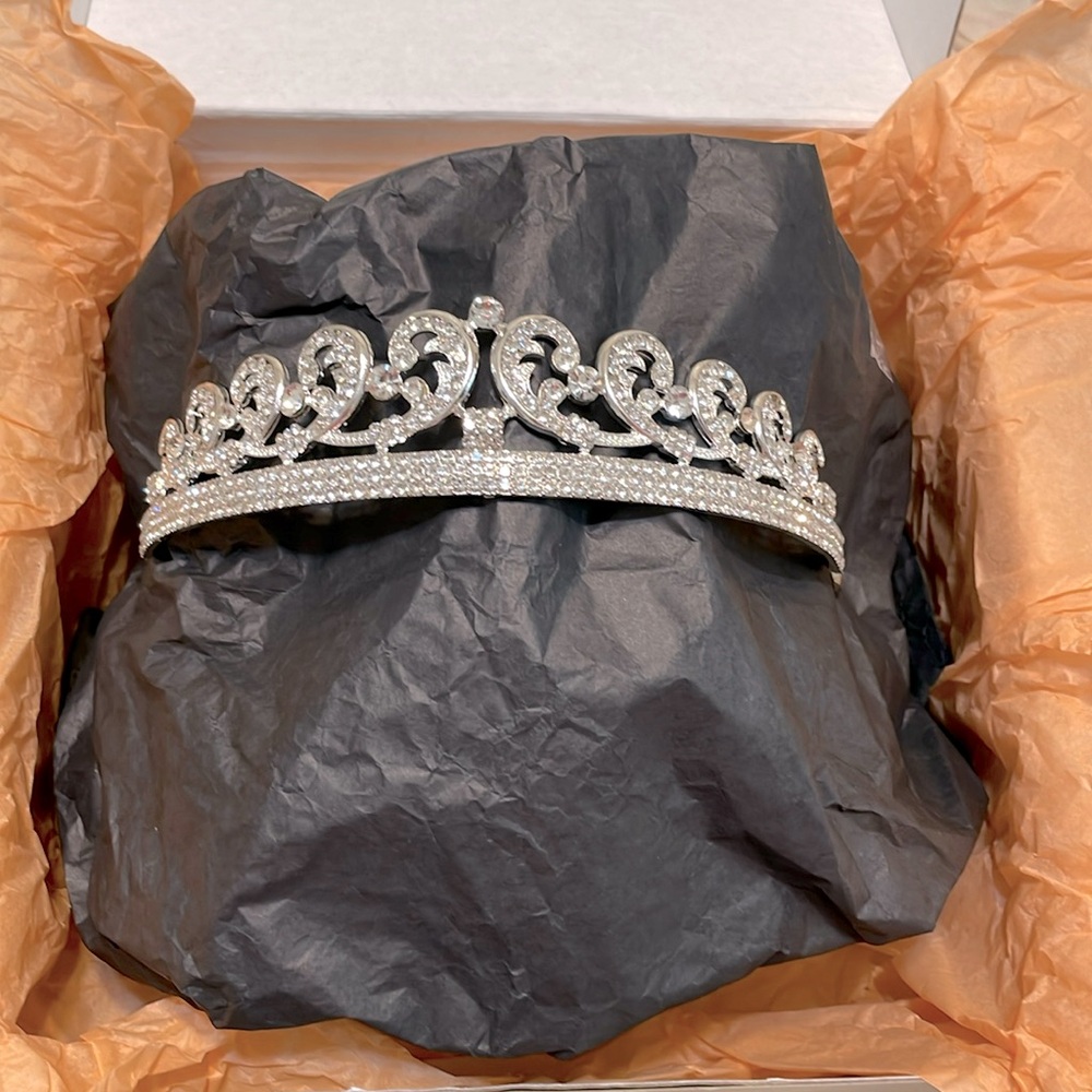 Kate Middleton style bridal tiara